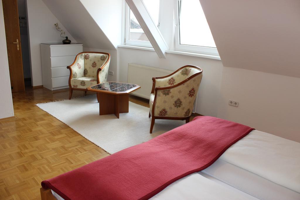 Ferienwohnung Und Gaestezimmer Korb Krumpendorf ห้อง รูปภาพ