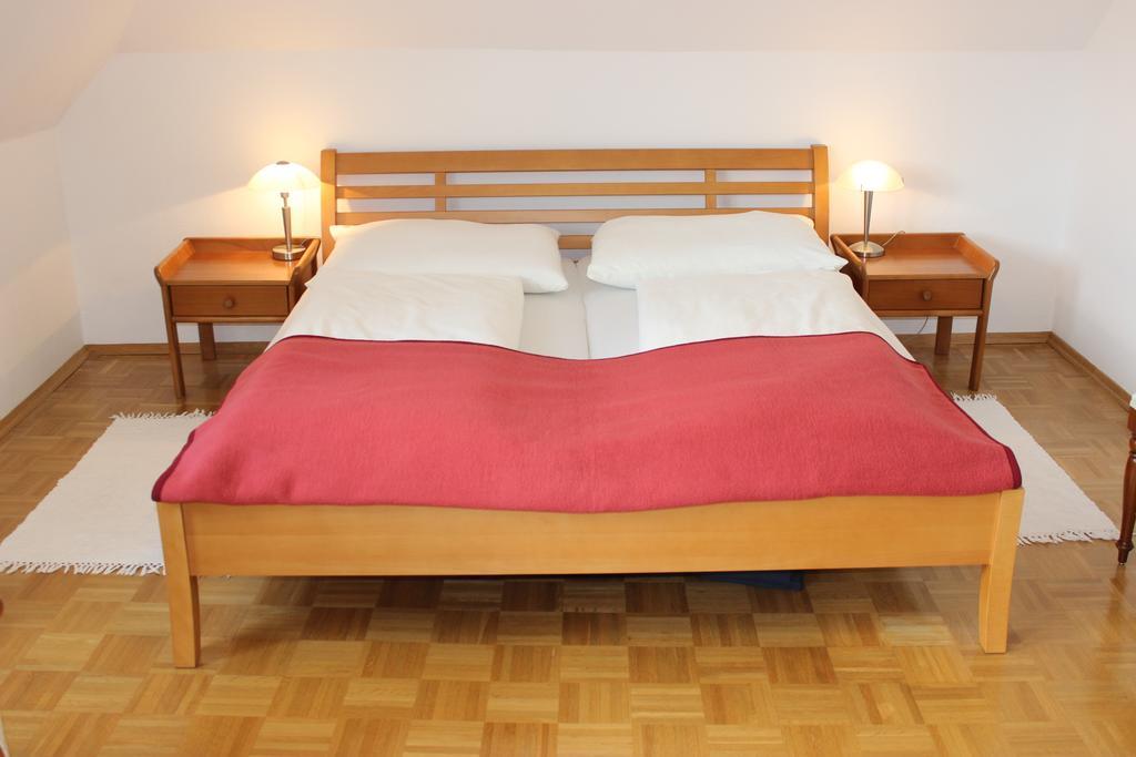 Ferienwohnung Und Gaestezimmer Korb Krumpendorf ห้อง รูปภาพ