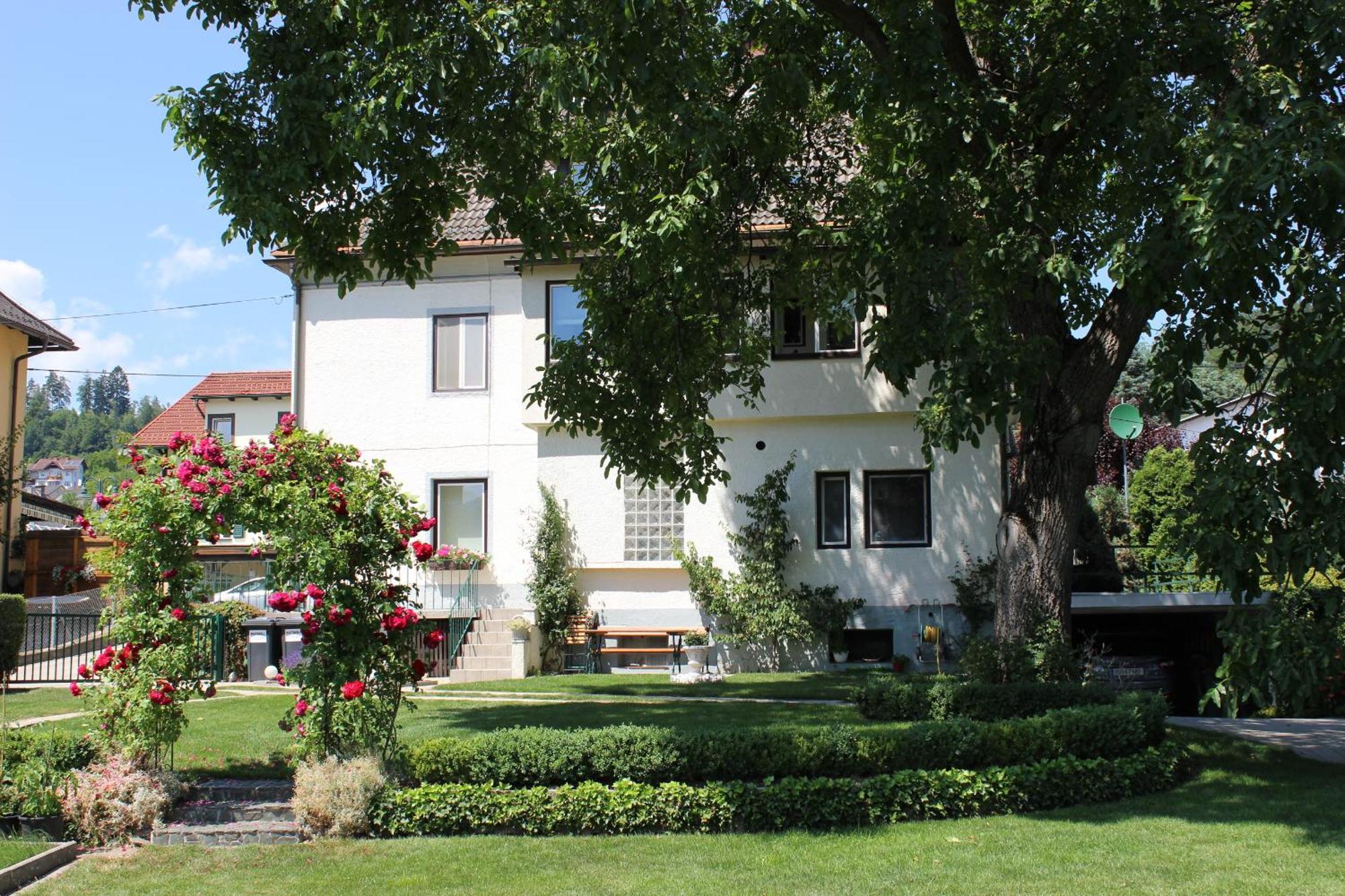 Ferienwohnung Und Gaestezimmer Korb Krumpendorf ภายนอก รูปภาพ