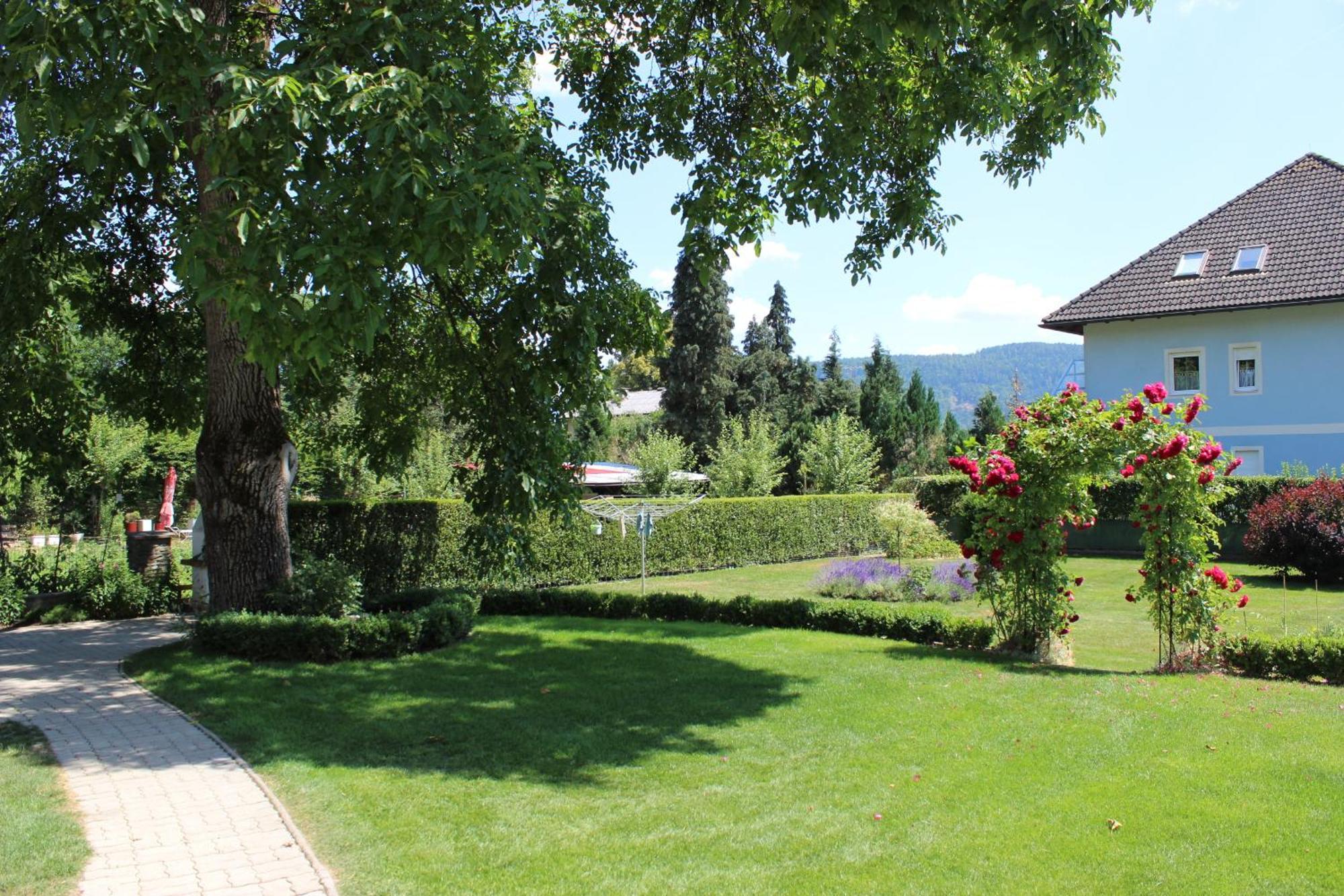 Ferienwohnung Und Gaestezimmer Korb Krumpendorf ภายนอก รูปภาพ