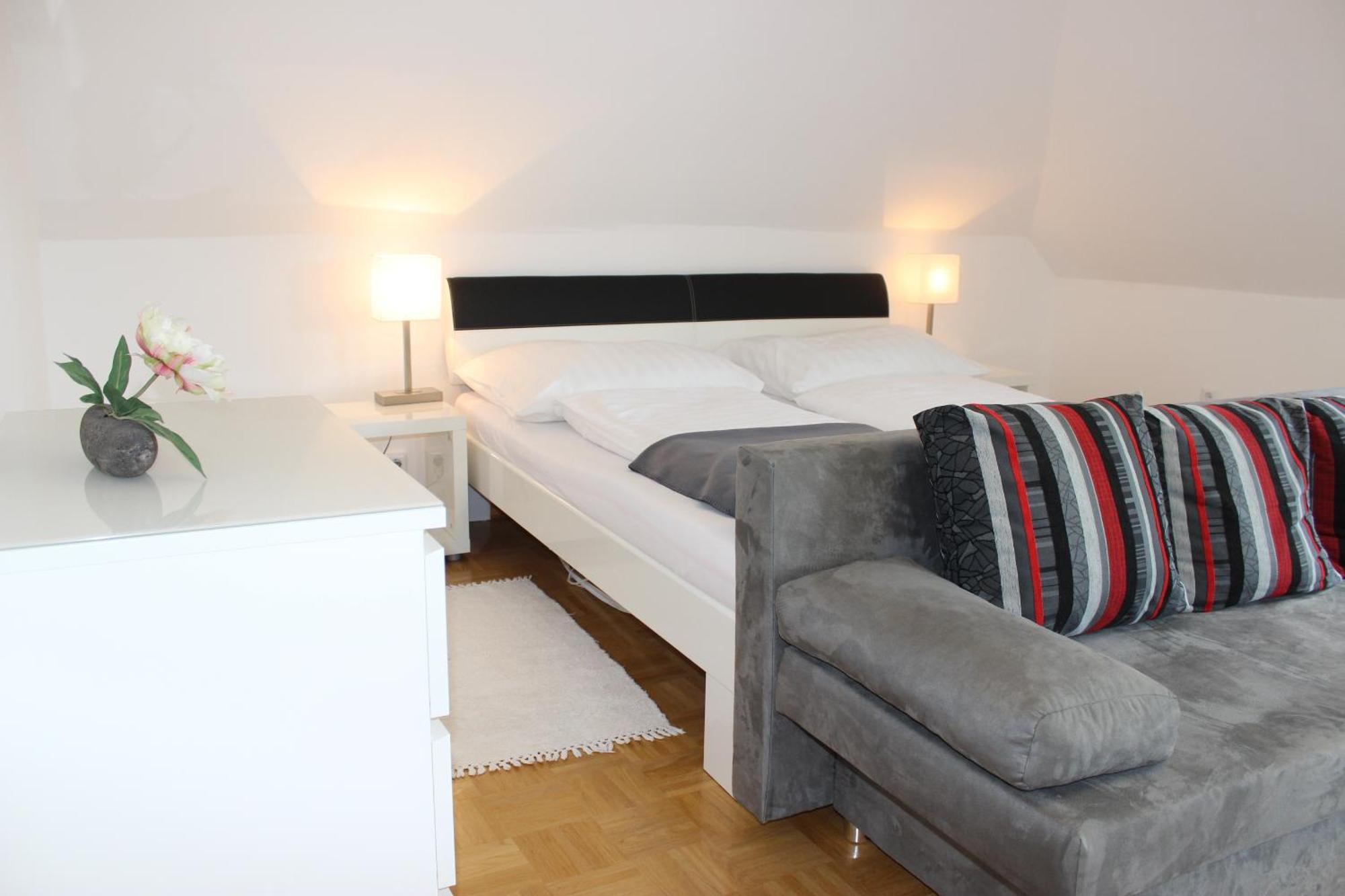 Ferienwohnung Und Gaestezimmer Korb Krumpendorf ภายนอก รูปภาพ