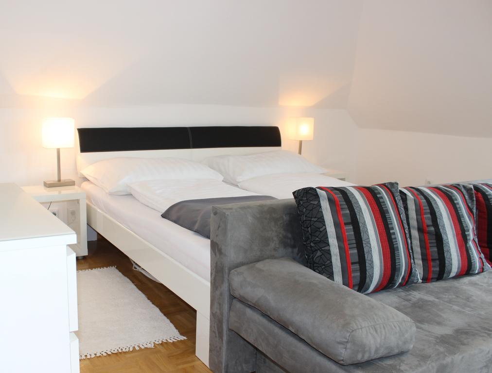 Ferienwohnung Und Gaestezimmer Korb Krumpendorf ภายนอก รูปภาพ