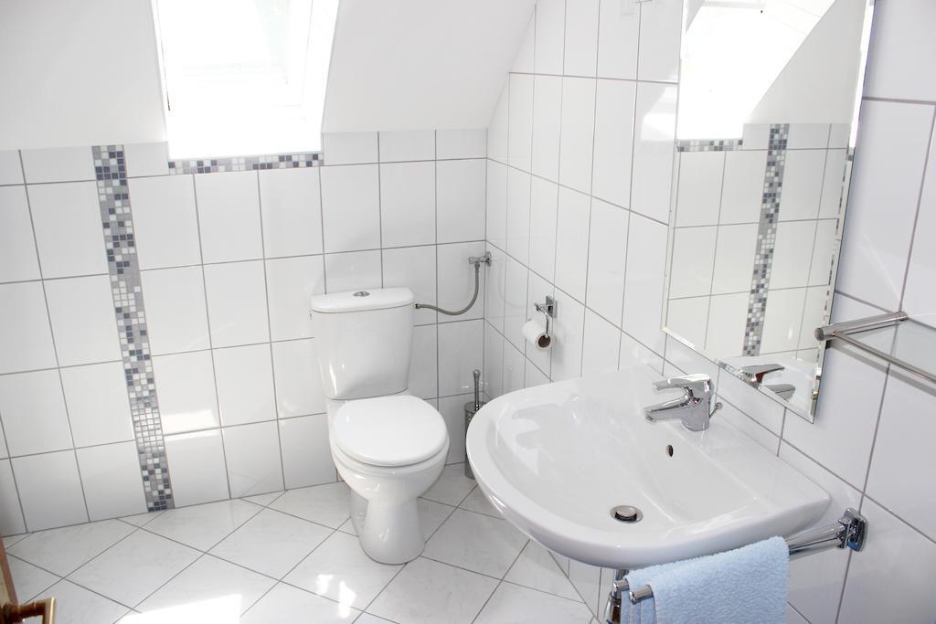 Ferienwohnung Und Gaestezimmer Korb Krumpendorf ห้อง รูปภาพ
